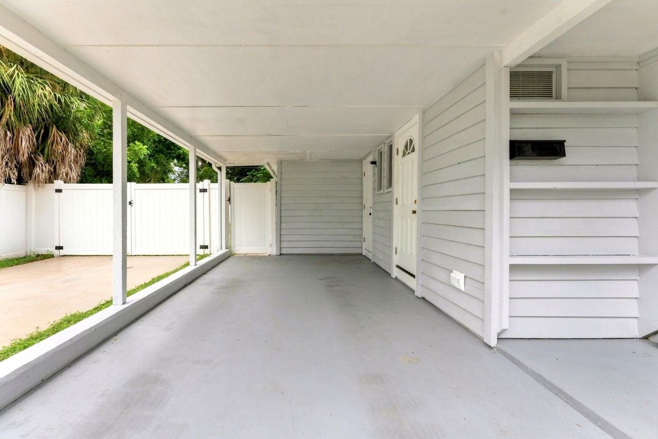 7235 Orpine Dr N - Photo 5 of 11