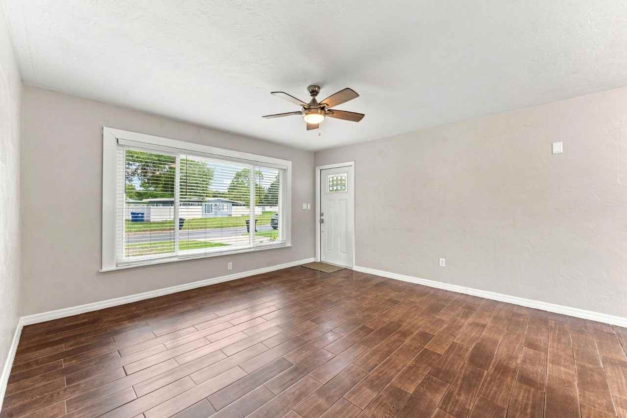 7235 Orpine Dr N - Photo 7 of 11