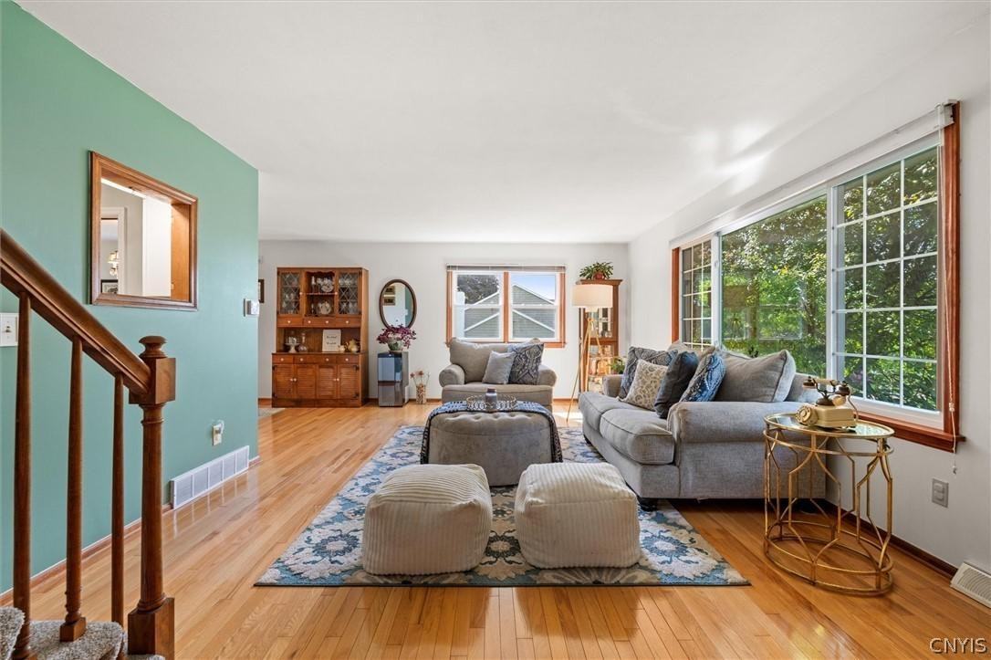 709 Winkworth Pkwy - Photo 2 of 11