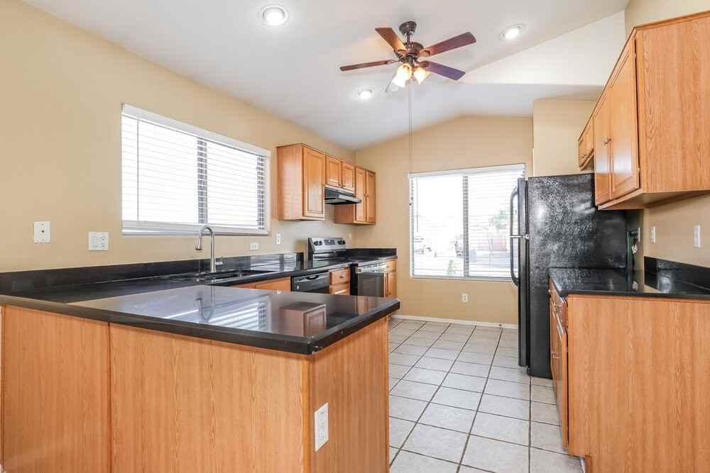 2213 W Saint Charles Ave - Photo 6 of 16