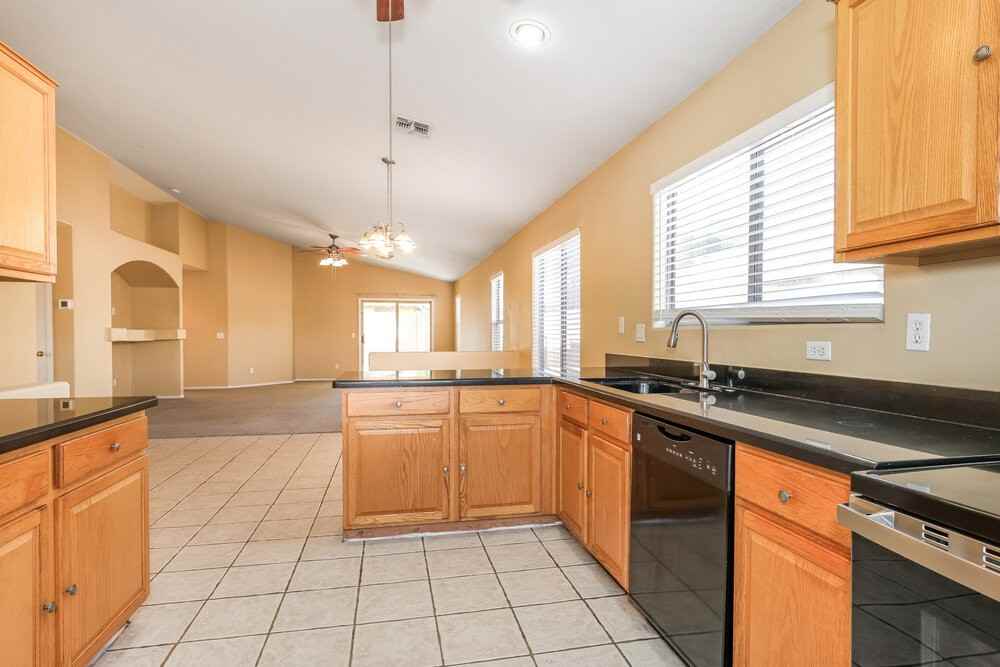 2213 W Saint Charles Ave - Photo 7 of 16