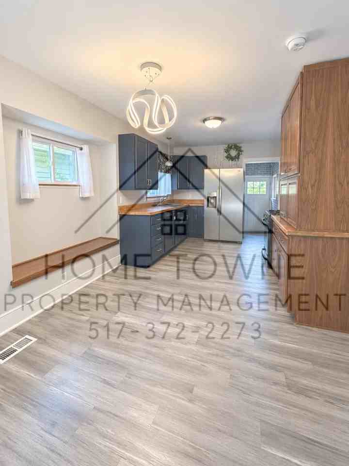 1635 Indiana Ave - Photo 4 of 11