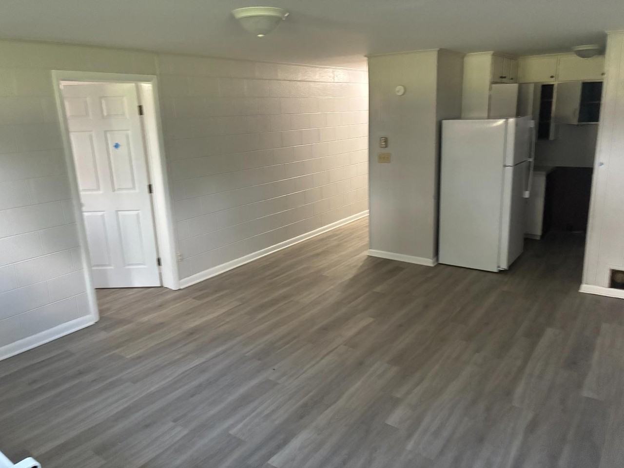 505 East College Street - Photo 5 of 8
