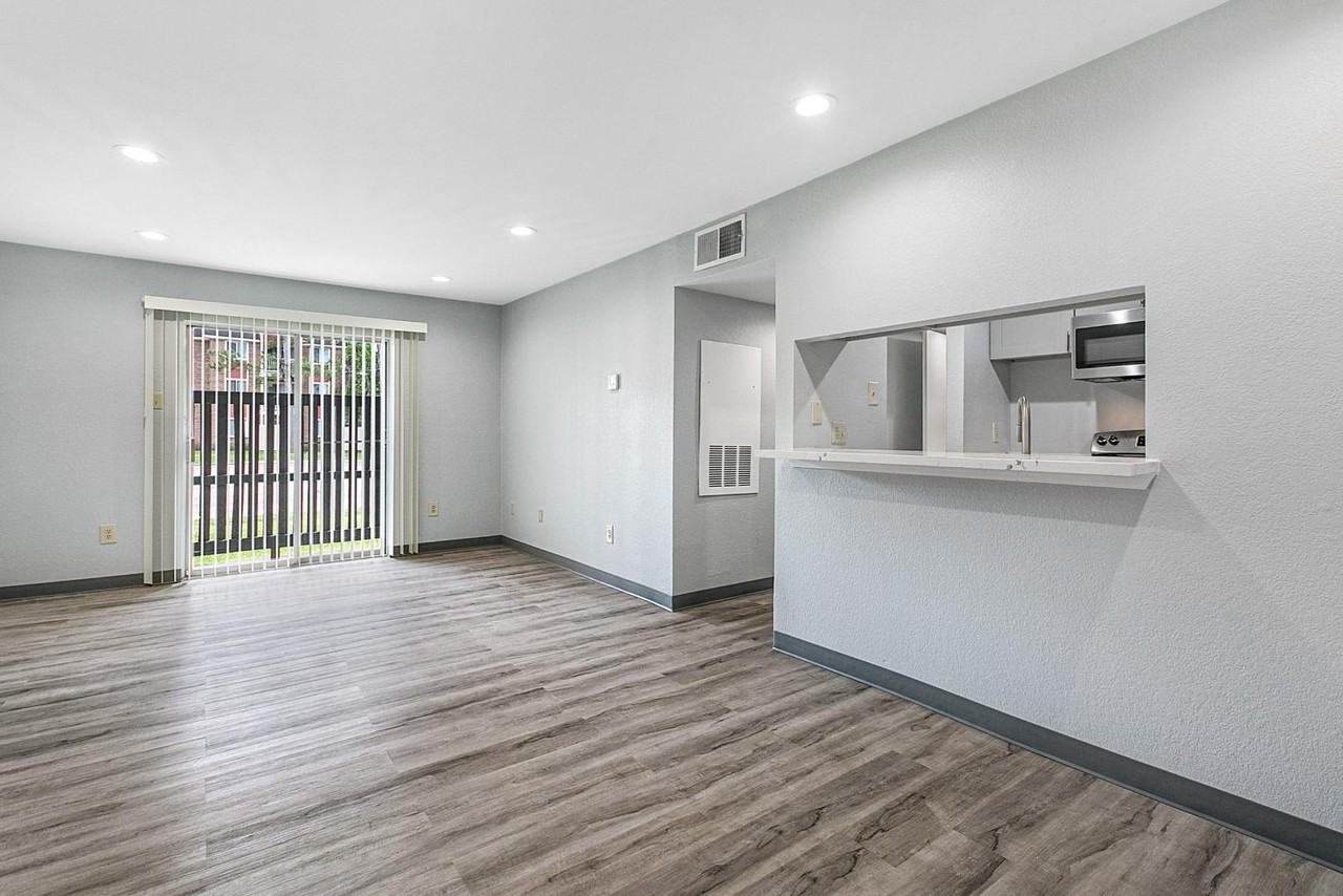 Townebridge Apartments - Photo 5 of 11