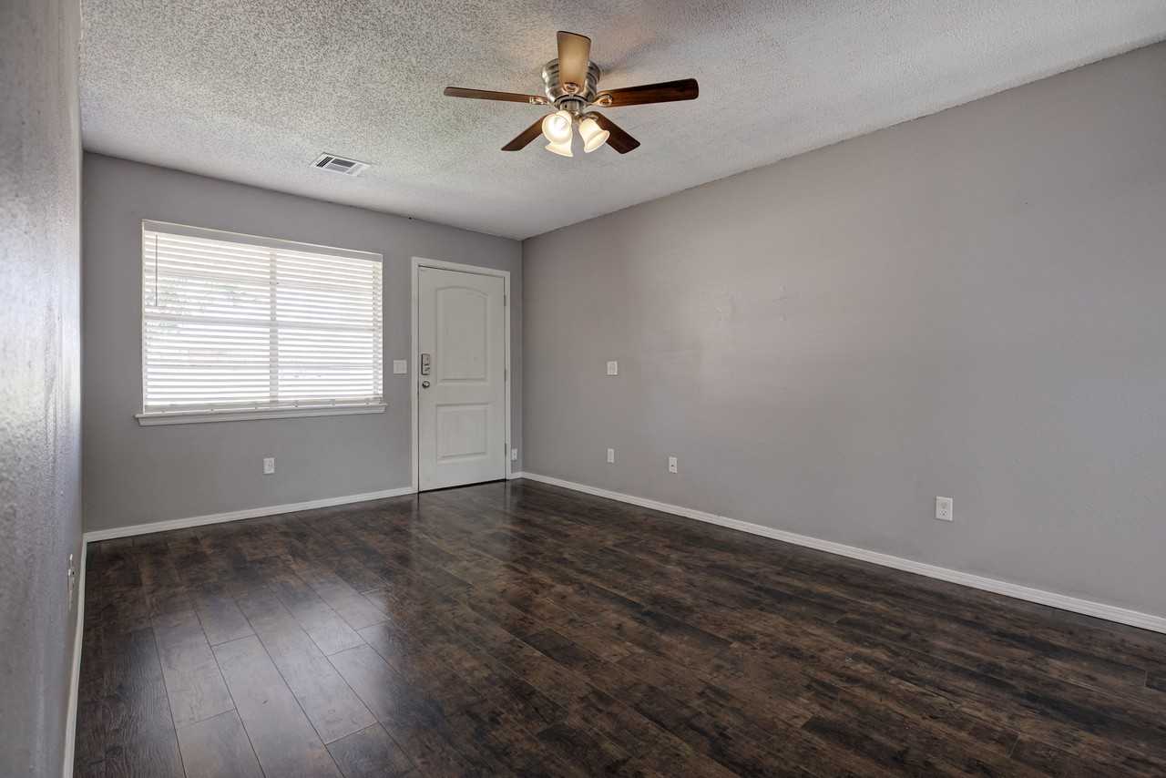 916 S Patterson Dr #1 - Photo 3 of 25
