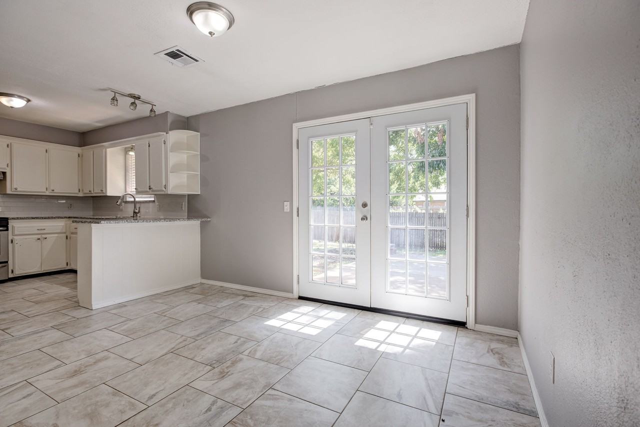 916 S Patterson Dr #1 - Photo 4 of 25