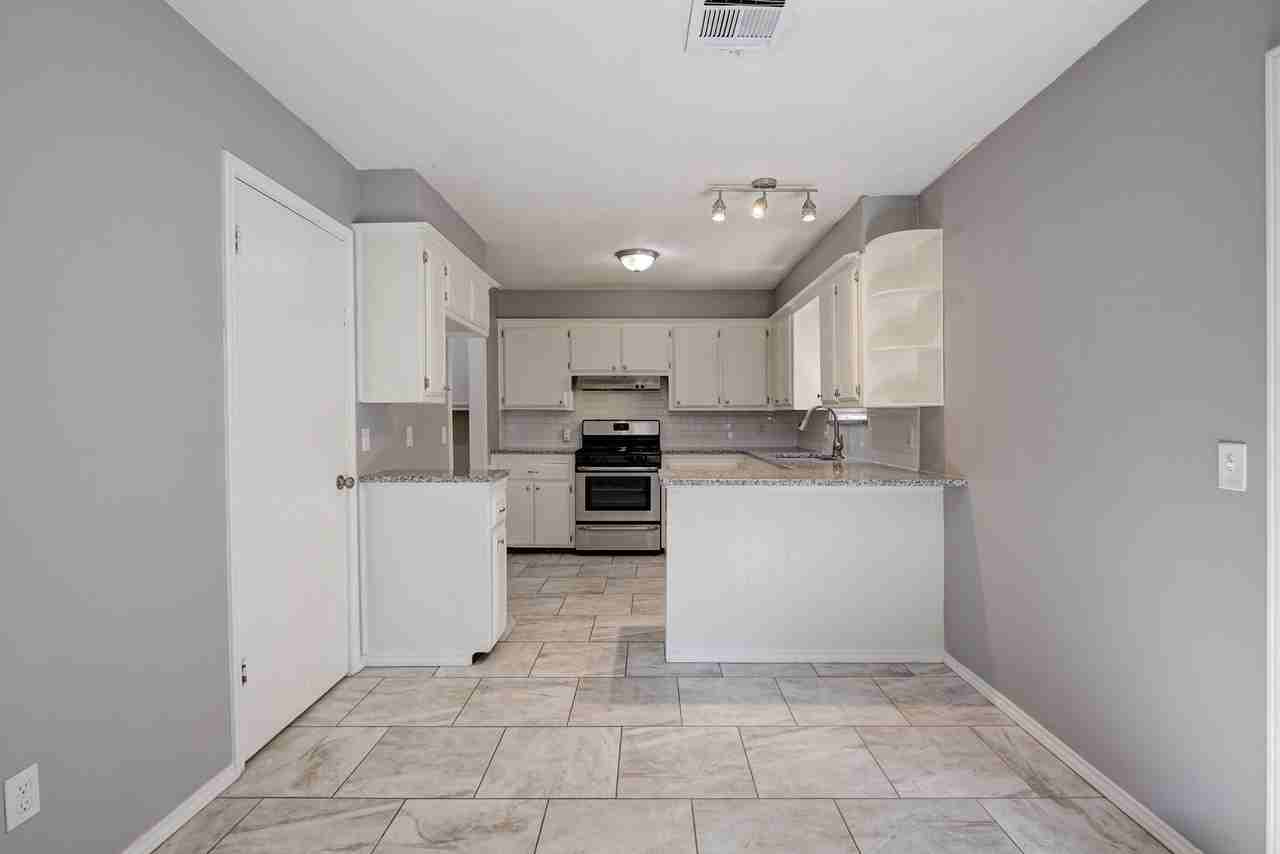 916 S Patterson Dr #1 - Photo 5 of 25