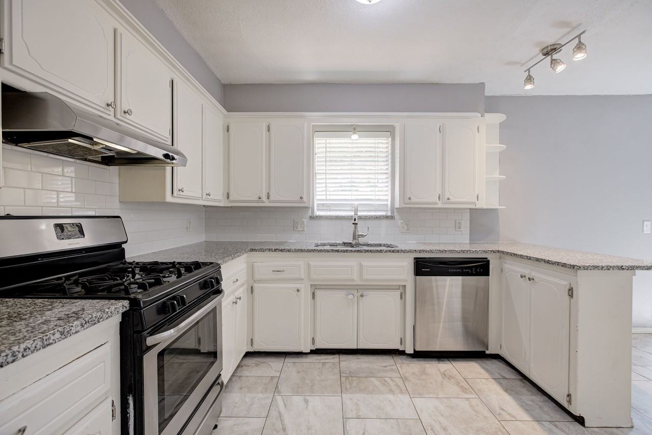 916 S Patterson Dr #1 - Photo 6 of 25