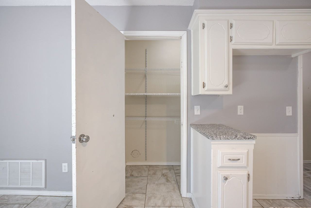 916 S Patterson Dr #1 - Photo 7 of 25