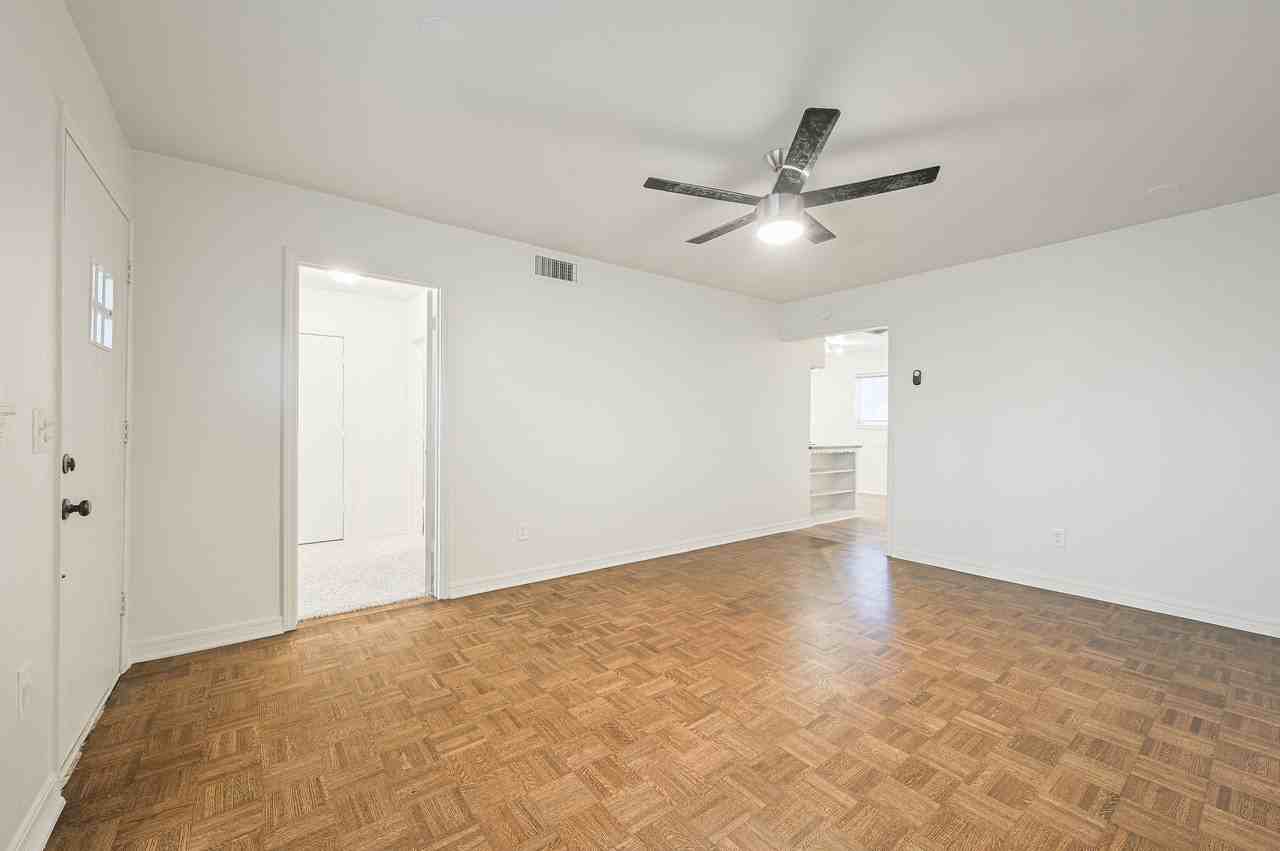 941 Ne 28th St #1 - Photo 4 of 40