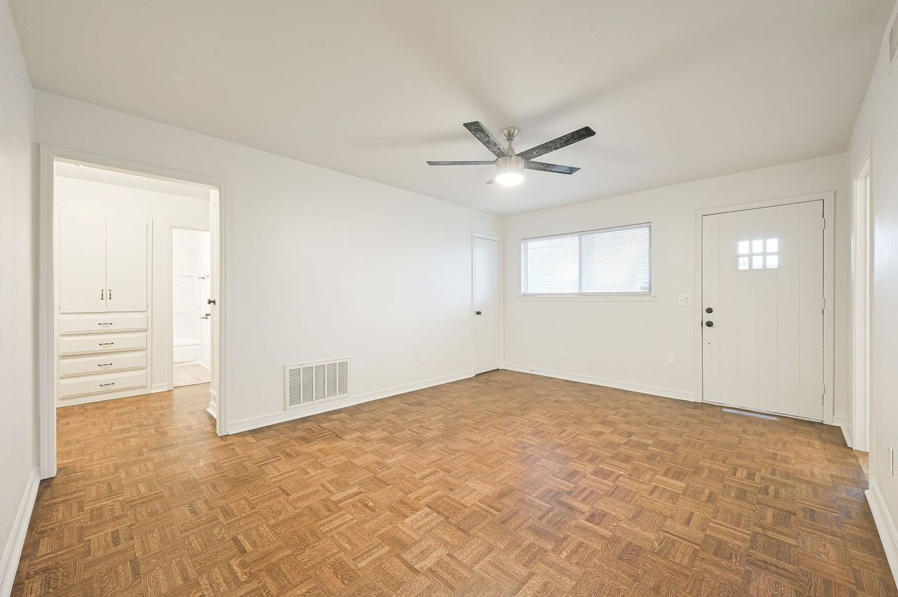 941 Ne 28th St #1 - Photo 5 of 40