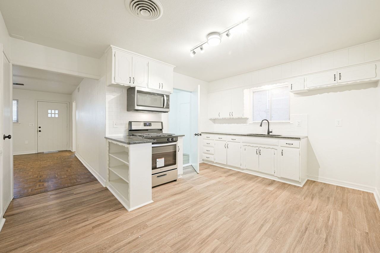 941 Ne 28th St #1 - Photo 6 of 40