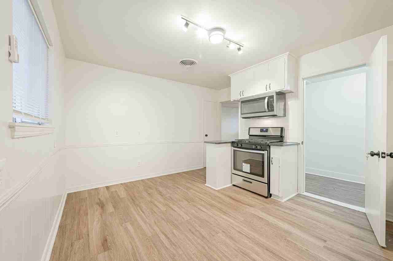 941 Ne 28th St #1 - Photo 7 of 40