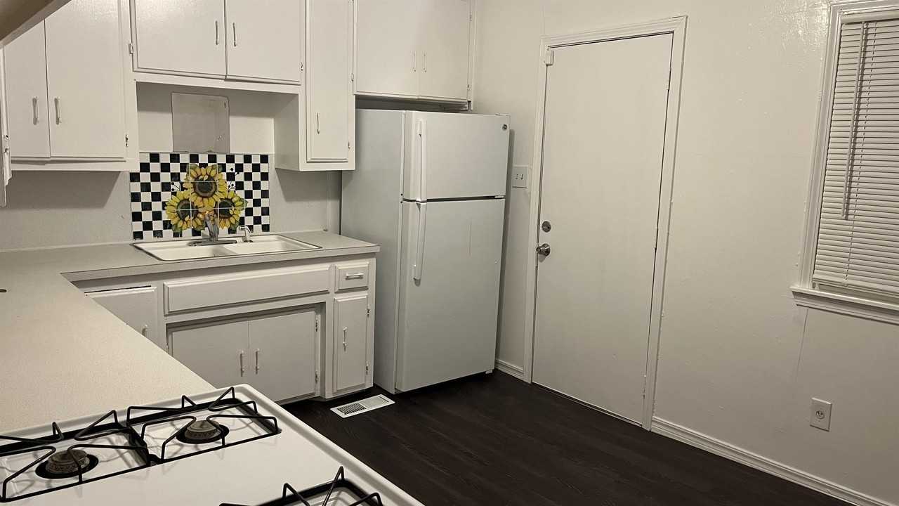 3408 Woodside Dr #1 - Photo 3 of 7