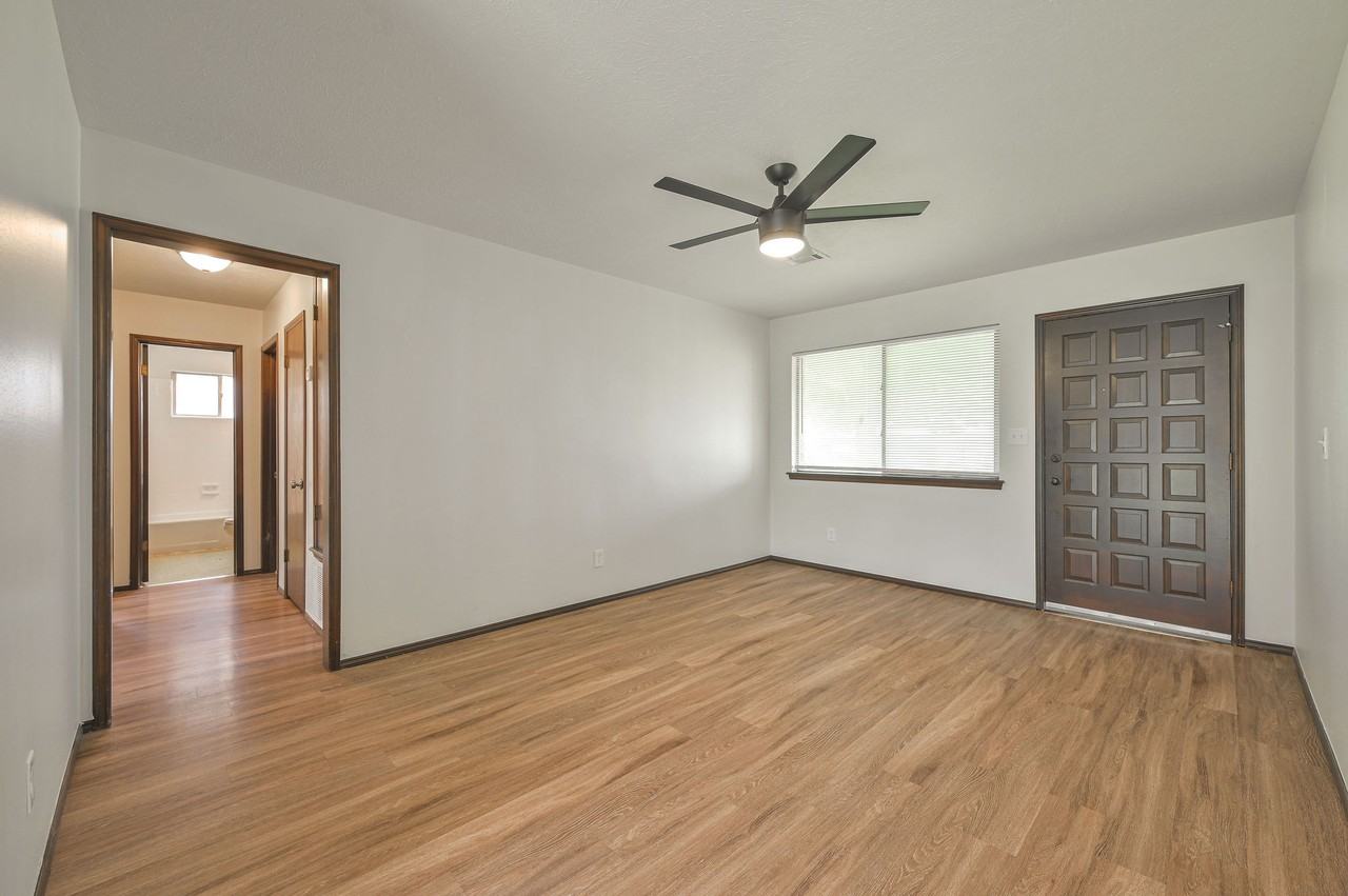 1401 Sw 60th St #1 - Photo 4 of 27