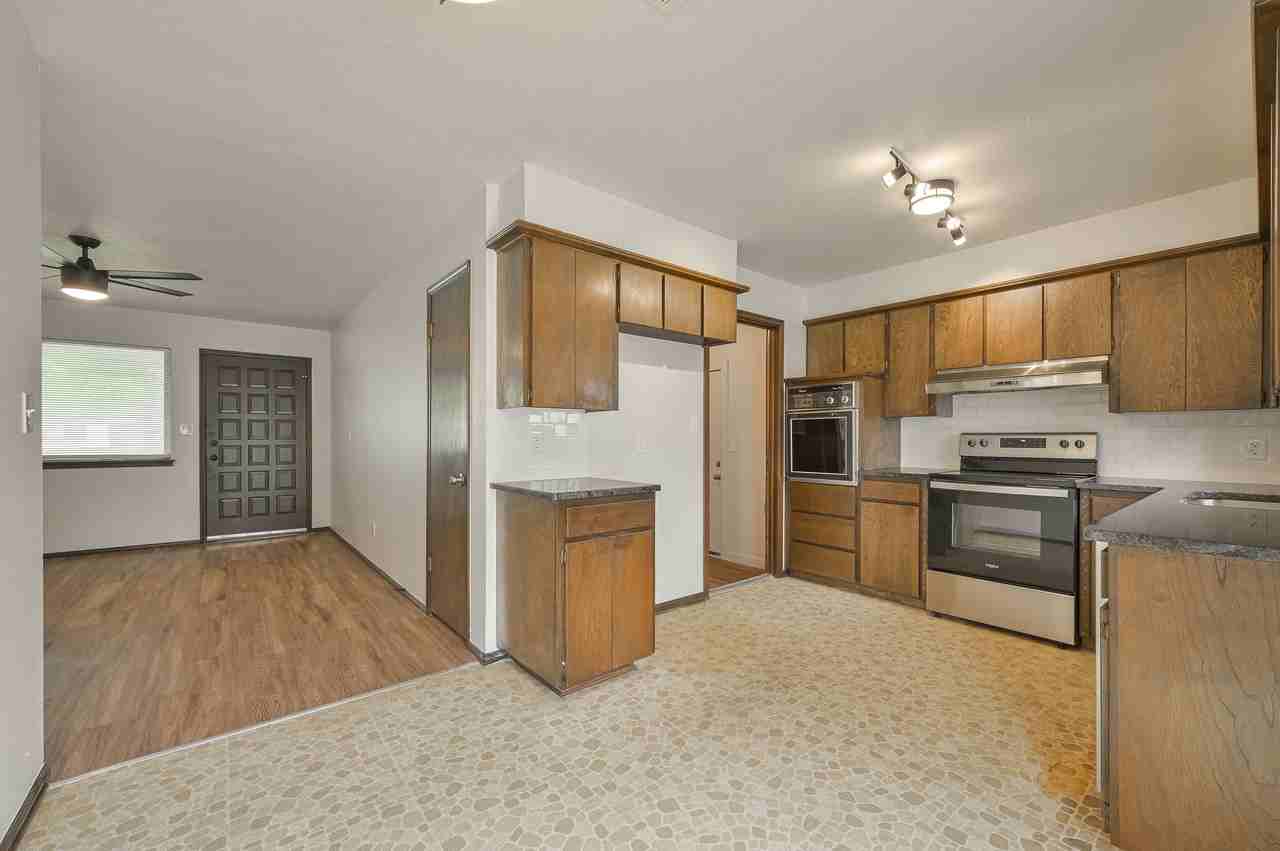 1401 Sw 60th St #1 - Photo 6 of 27
