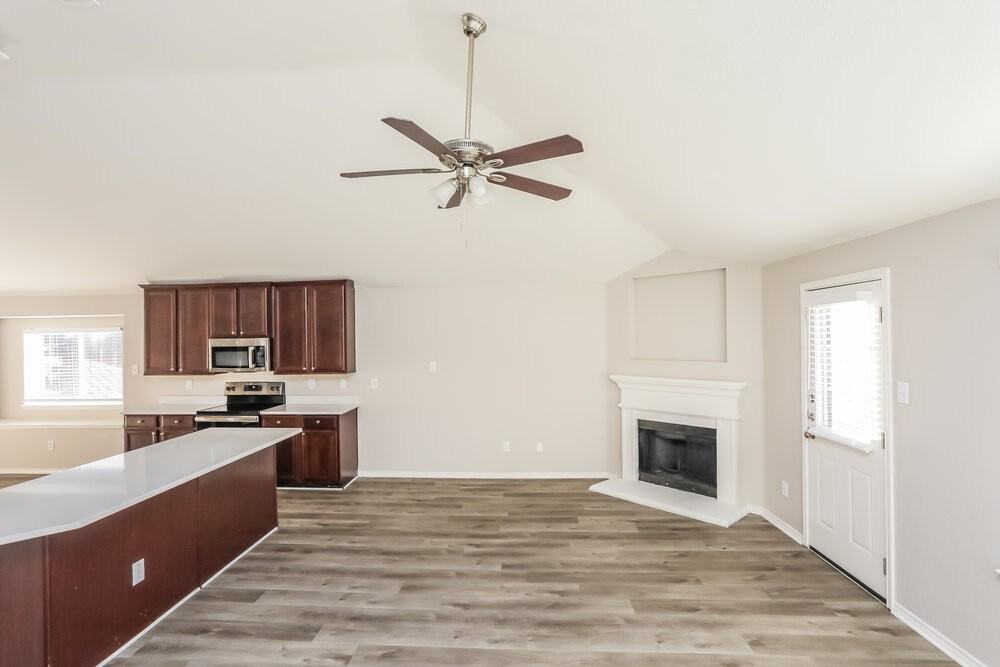 525 Skelton St - Photo 4 of 16