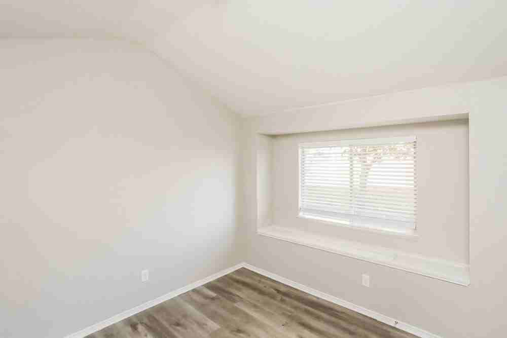 525 Skelton St - Photo 5 of 16