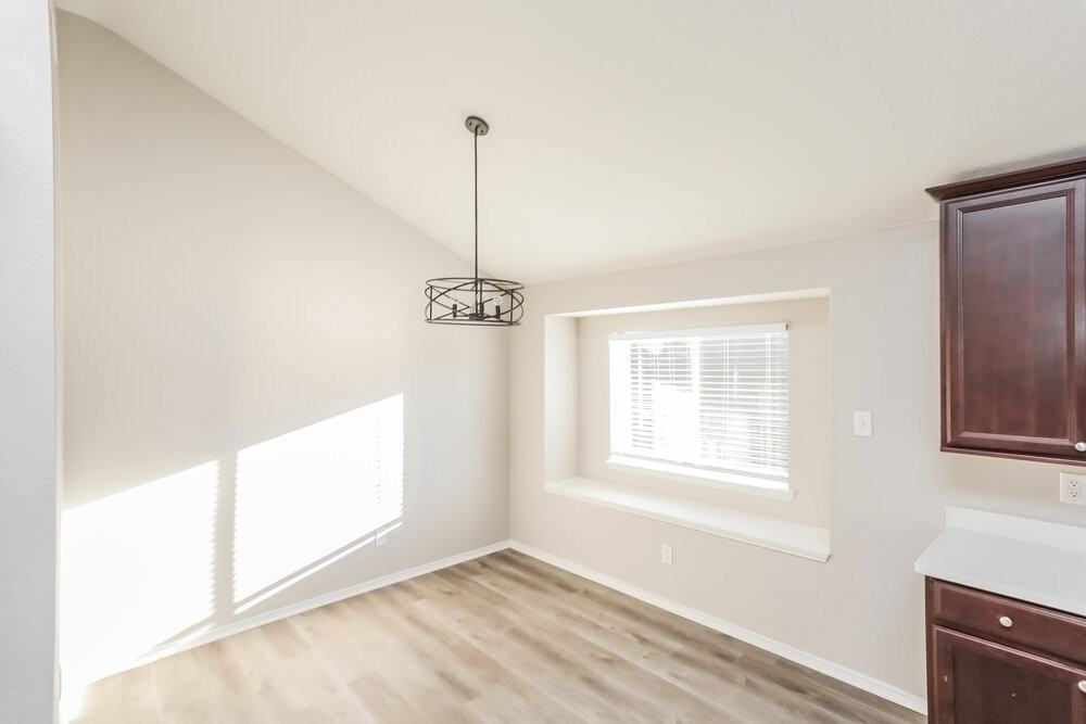 525 Skelton St - Photo 6 of 16