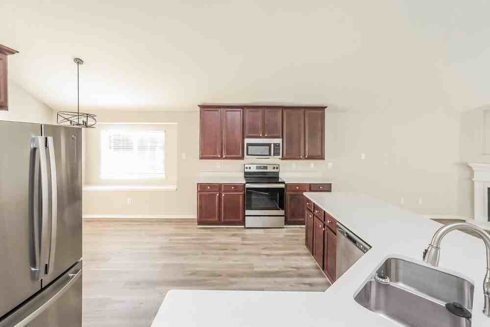 525 Skelton St - Photo 7 of 16