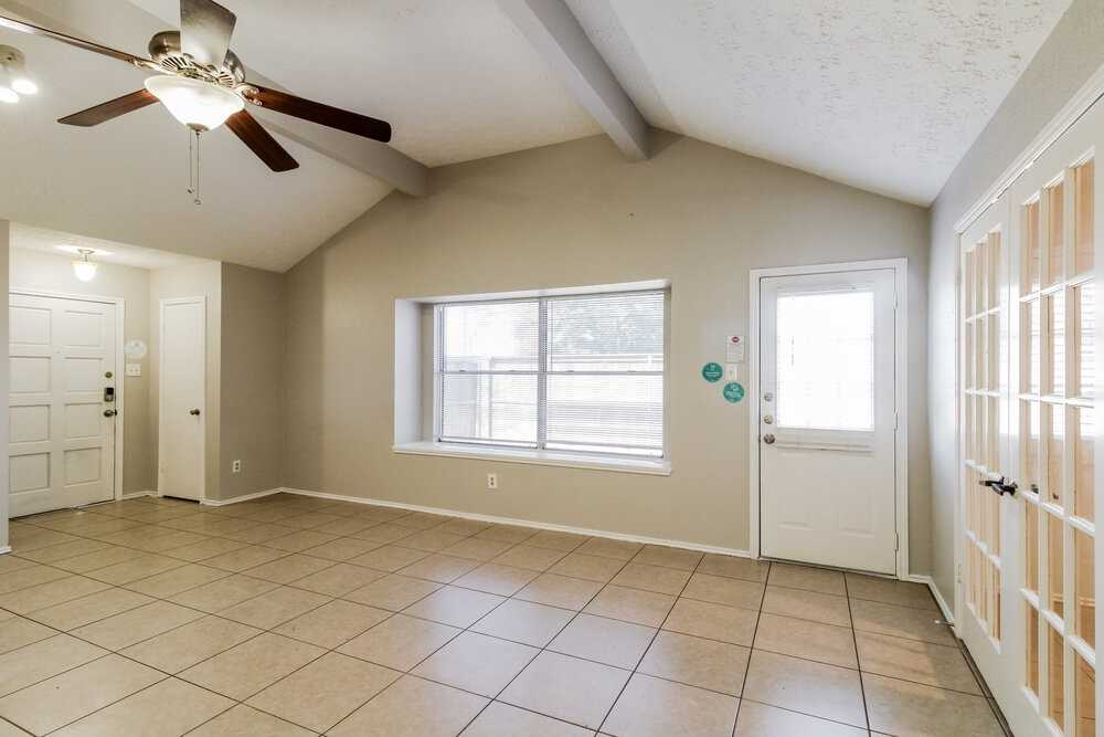 15503 Boulder Oaks Dr - Photo 4 of 16