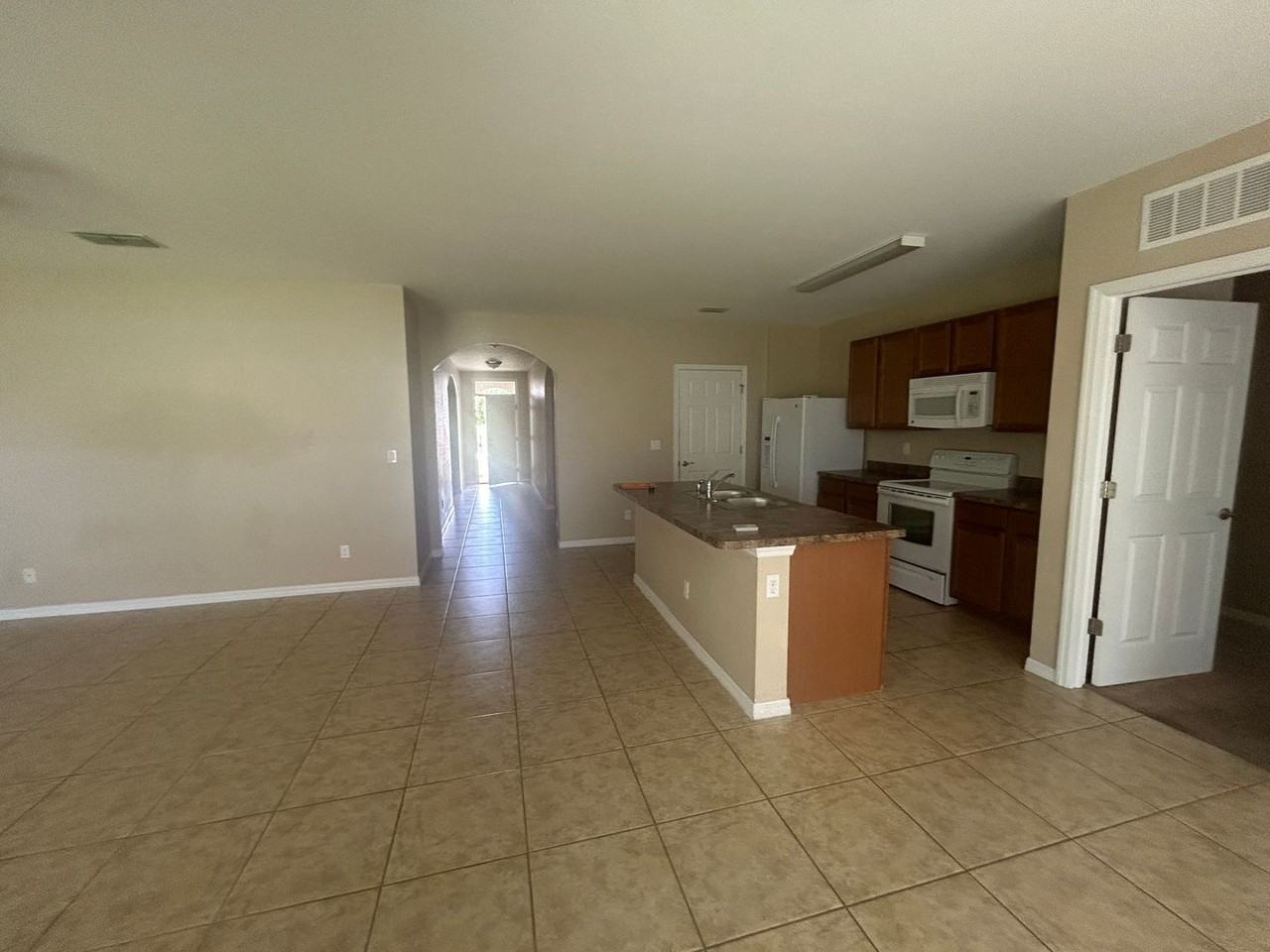 1708 Sw 1st Ave - Photo 3 of 22
