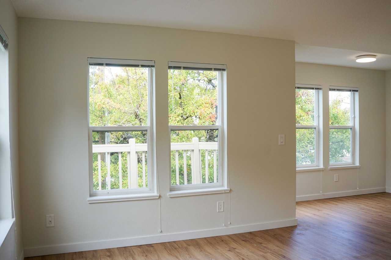 220 Sw Meade St #06 - Photo 2 of 16