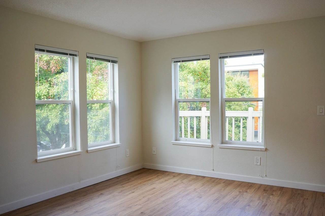 220 Sw Meade St #06 - Photo 3 of 16