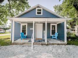 featured image of 2104 Hall St