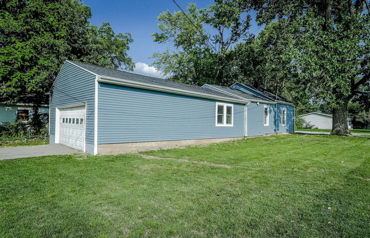 2104 Hall St - Photo 2 of 14