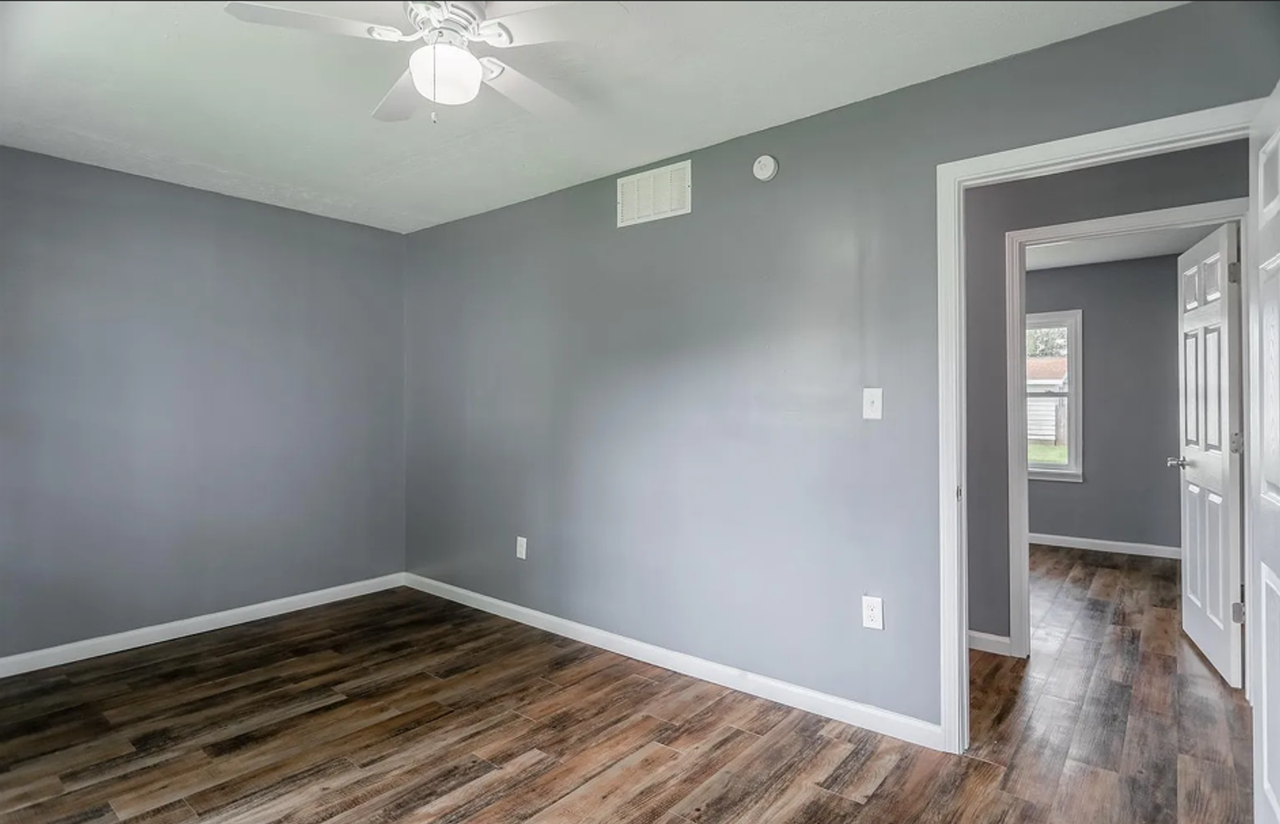 2104 Hall St - Photo 5 of 14