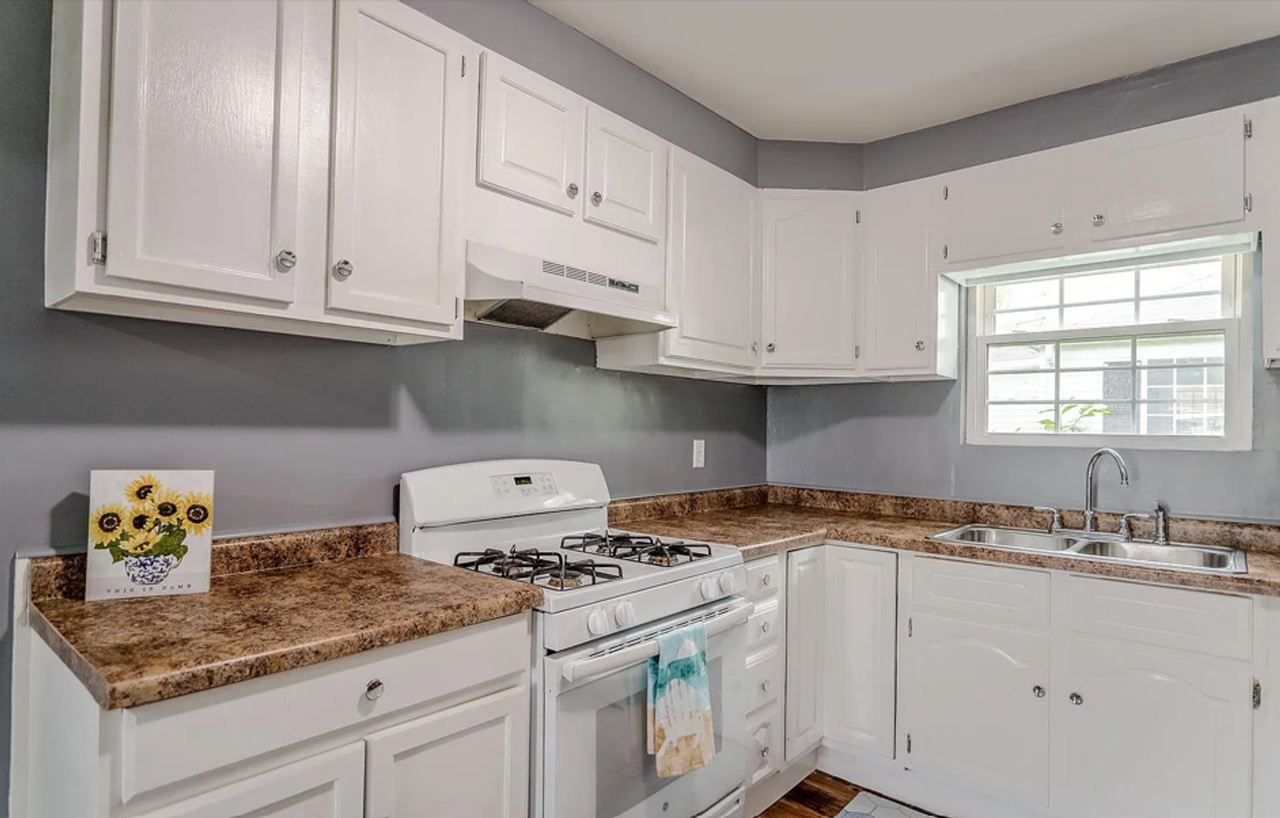2104 Hall St - Photo 7 of 14