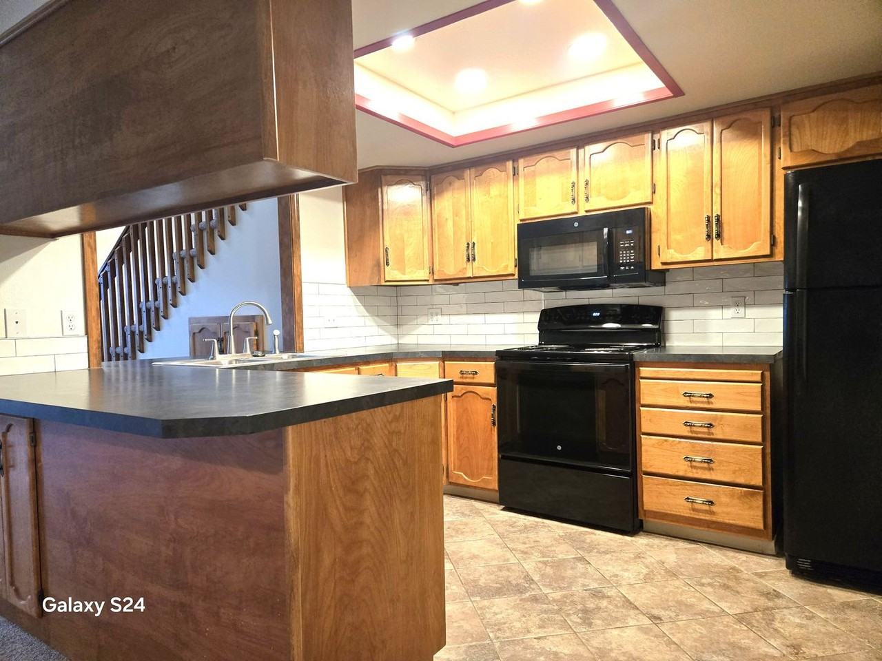 575 N Weaver Ave - Photo 3 of 15