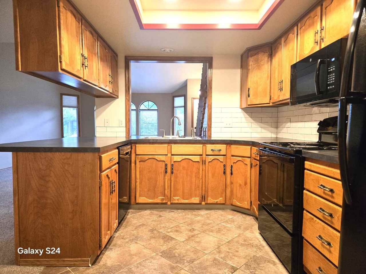 575 N Weaver Ave - Photo 4 of 15