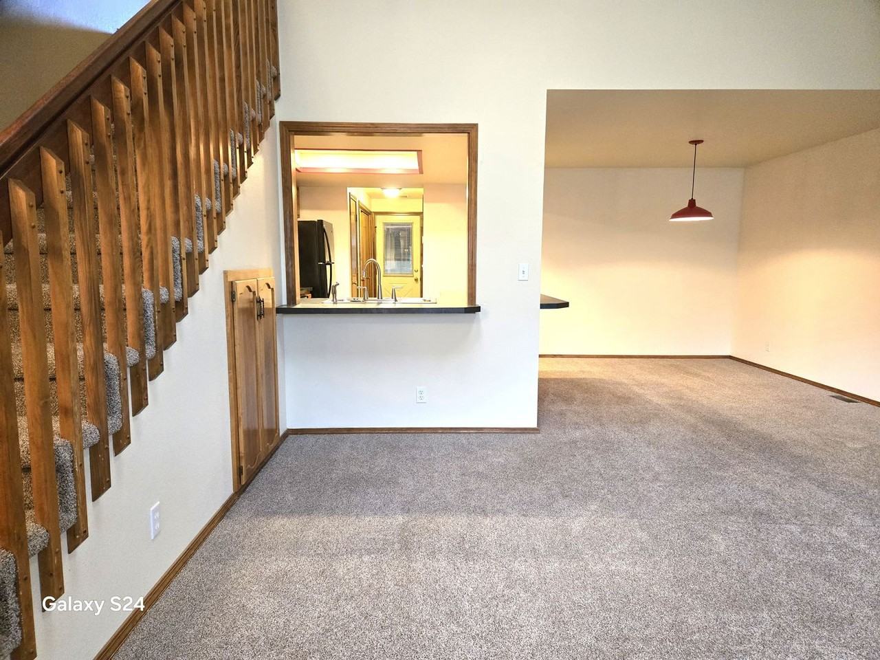 575 N Weaver Ave - Photo 5 of 15