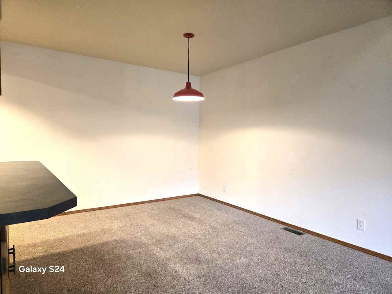 575 N Weaver Ave - Photo 6 of 15