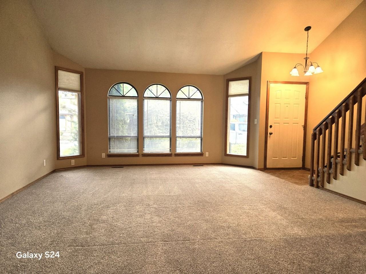 575 N Weaver Ave - Photo 7 of 15