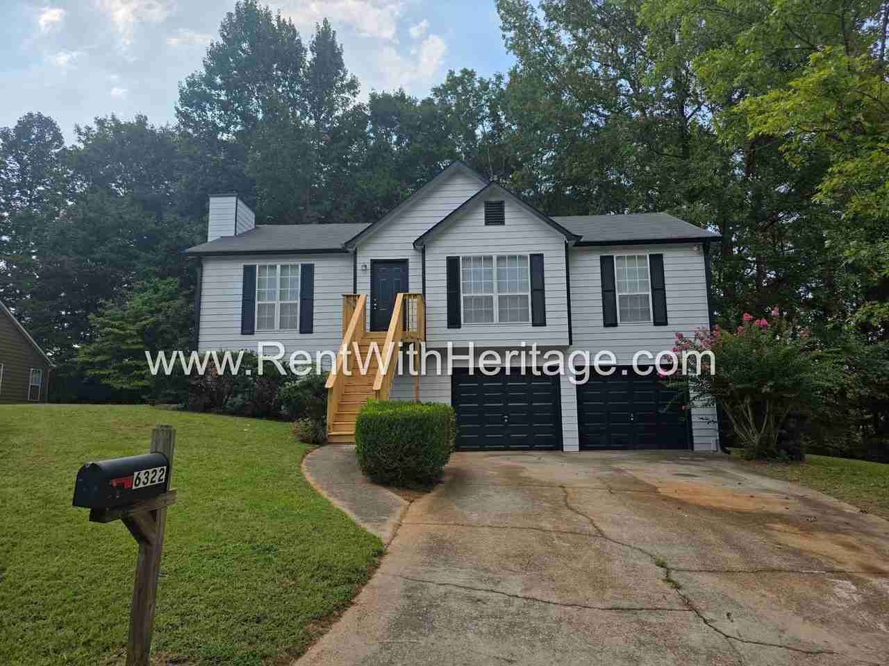 6322 Hillview Ln - Photo 3 of 46