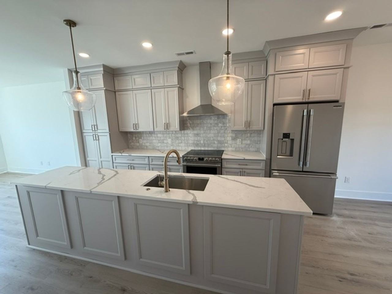 6016 Old Pineville Rd - Photo 4 of 20