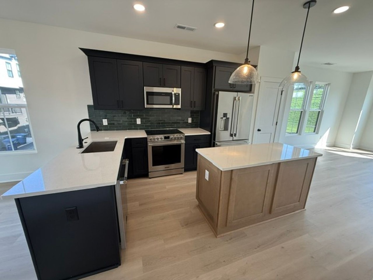 6034 Old Pineville Rd - Photo 4 of 23