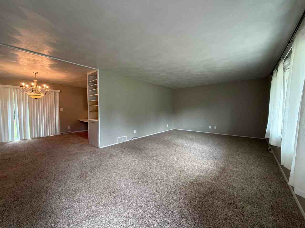 56099 River Shore Ln - Photo 3 of 25