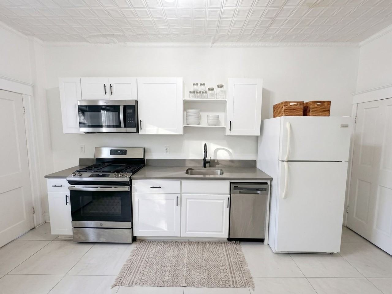328 E 33rd St - Photo 4 of 16