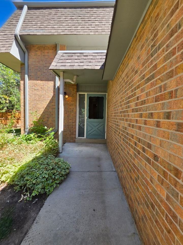 3850 Paseo Del Prado #27