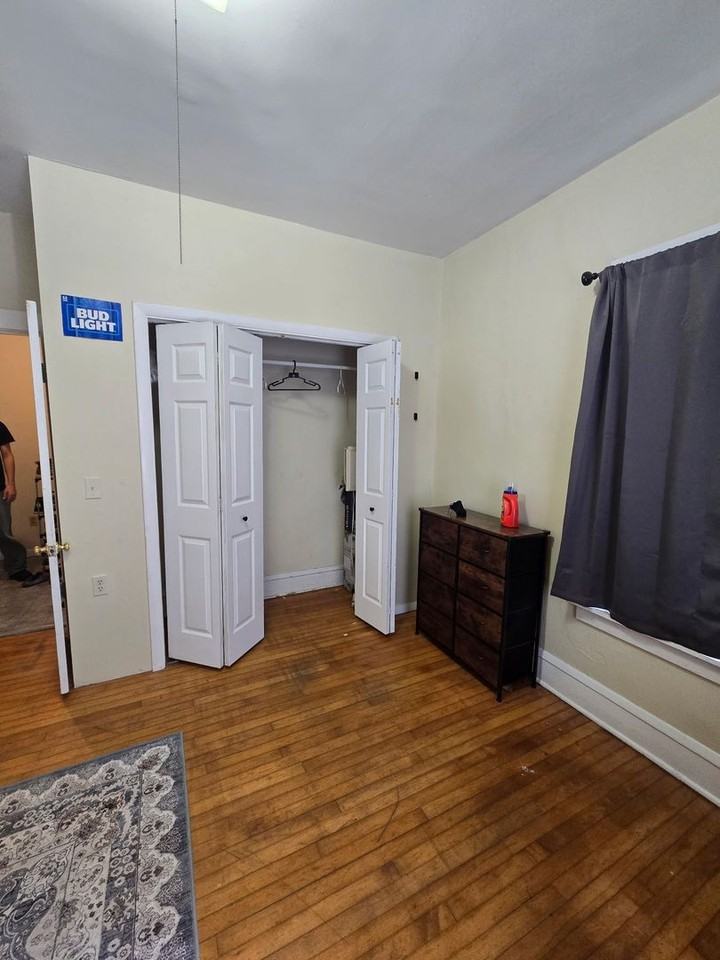 135 Loomis Street - Photo 2 of 27