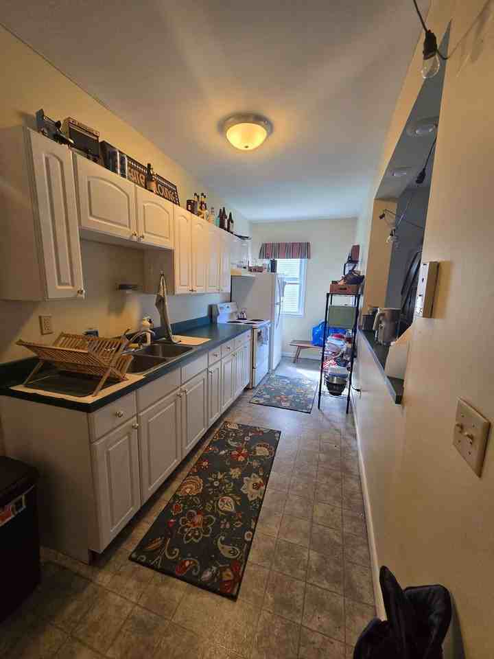 135 Loomis Street - Photo 4 of 27