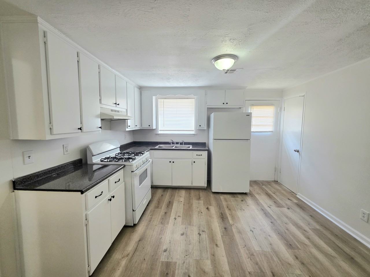 102 White Oak DrPrattville #1 - Photo 4 of 11