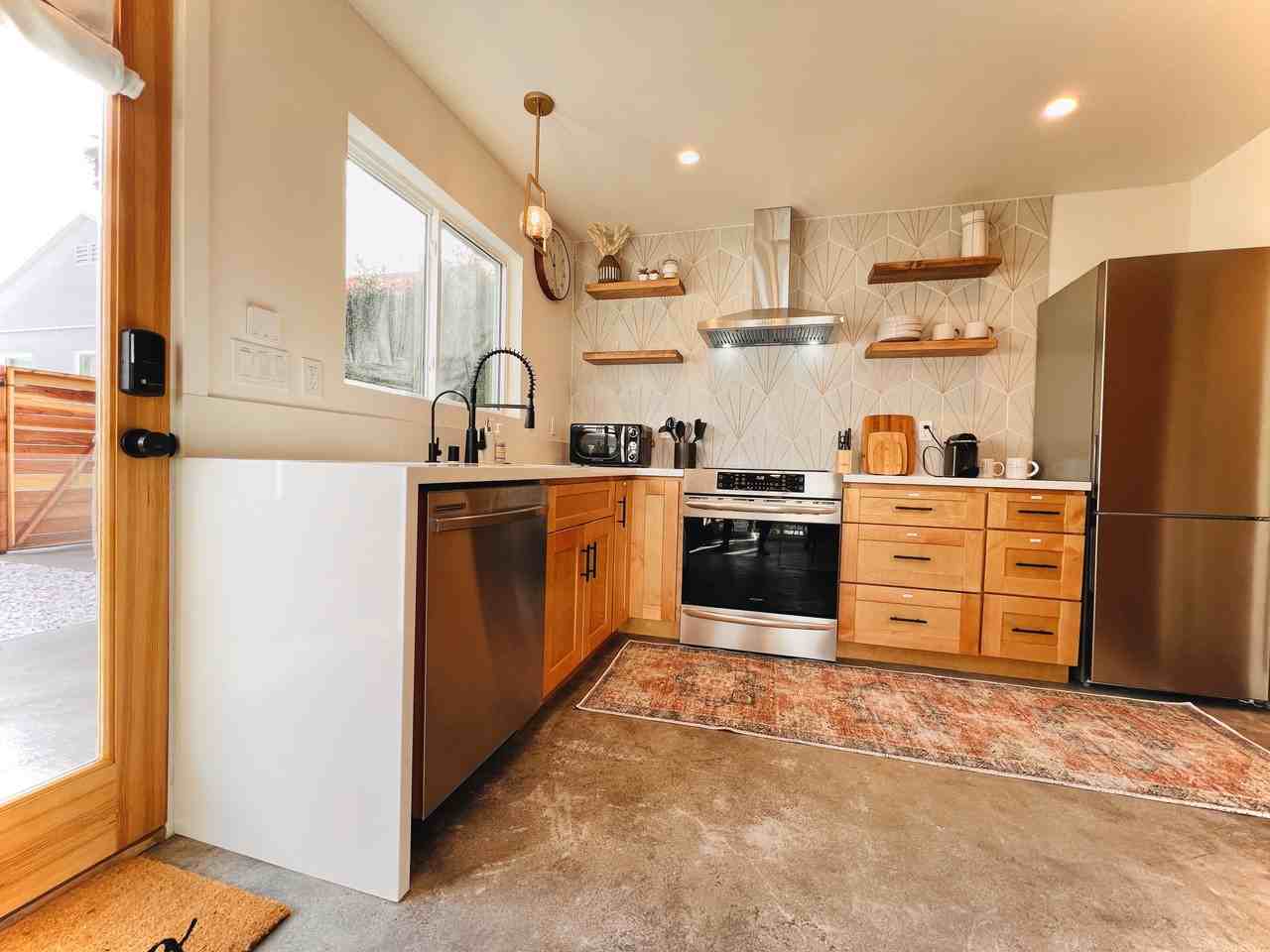 4592 Winona Ave - Photo 7 of 40