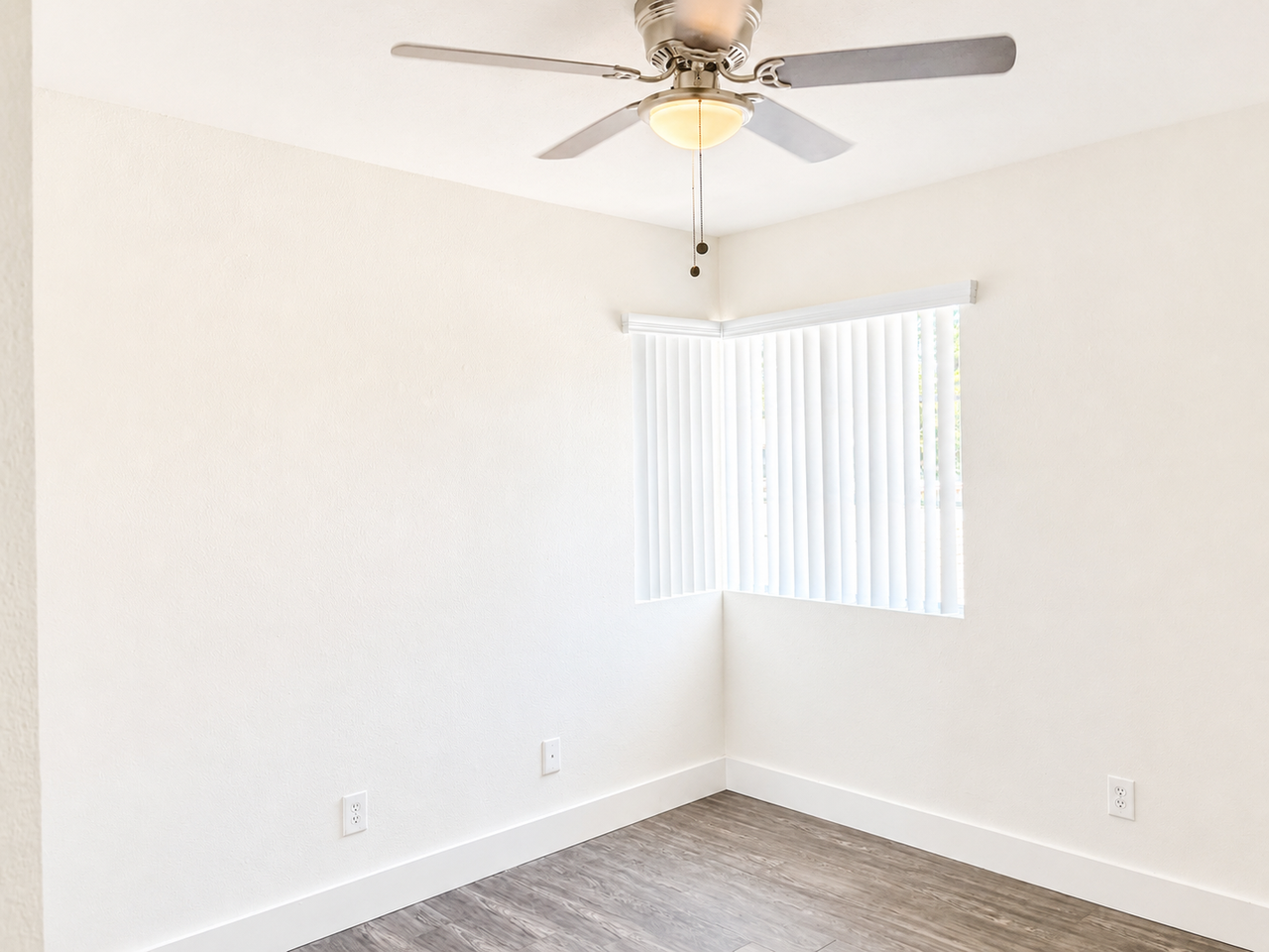 174 S Van Buren St - Photo 3 of 4