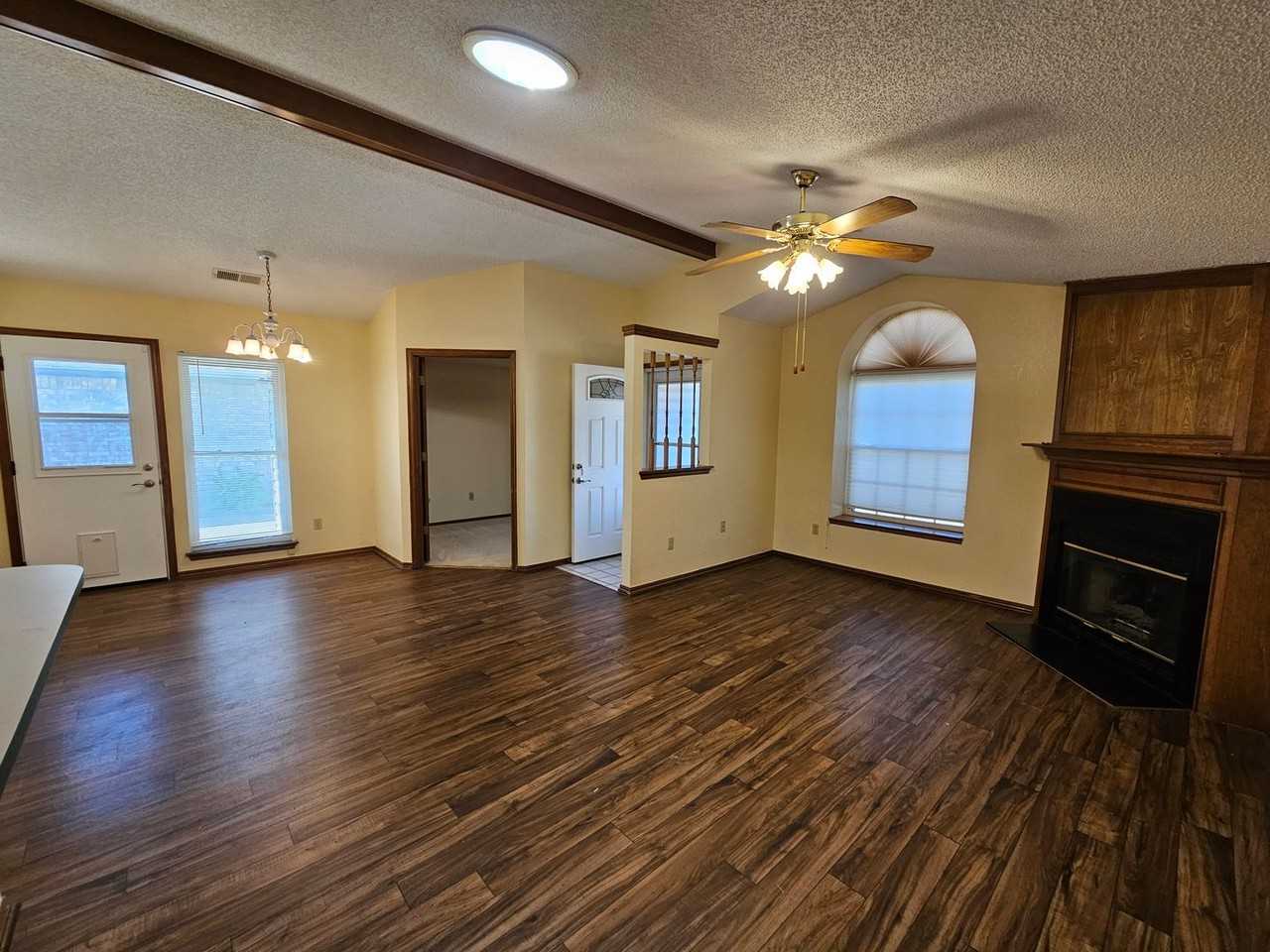2116 Westmore Dr - Photo 3 of 15