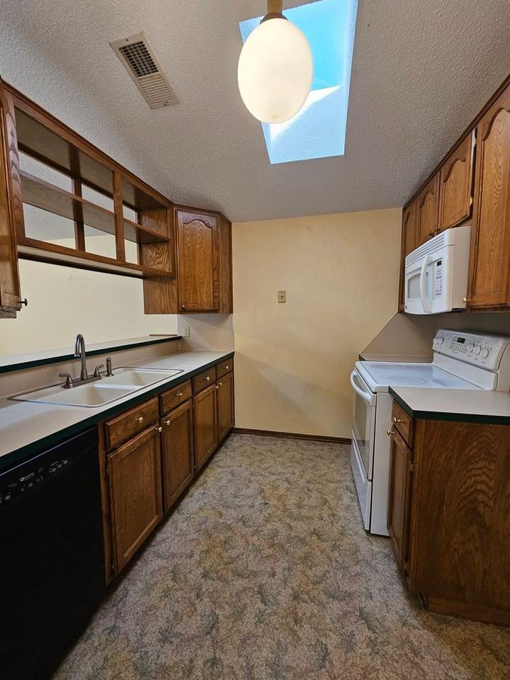 2116 Westmore Dr - Photo 7 of 15